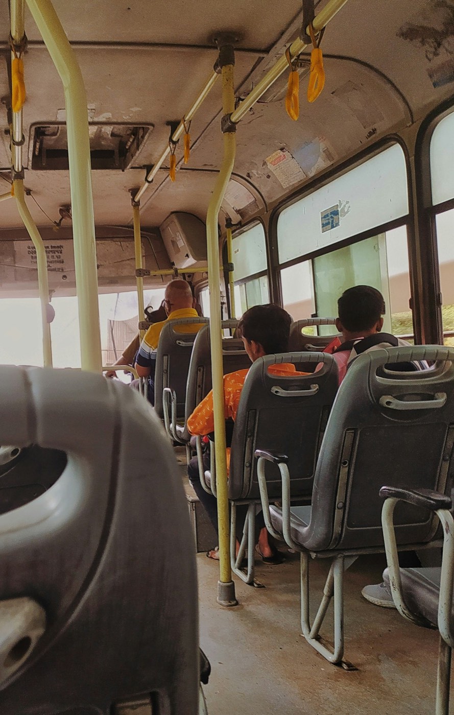 Transporte escolar com motorista em Lisboa